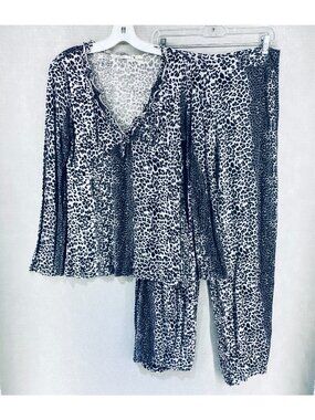 Jane Lamerton Pajama Set Womens M Stretch Leopard Print Top Pants